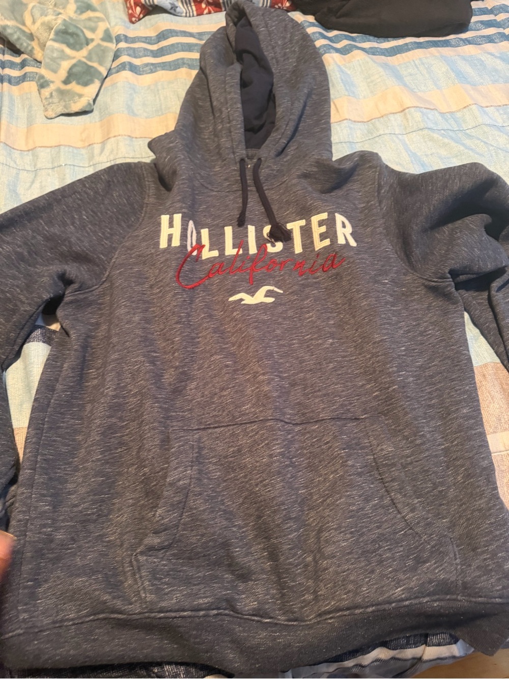 Hollister Men's Heather Navy Crewneck Hoodie with Red Script